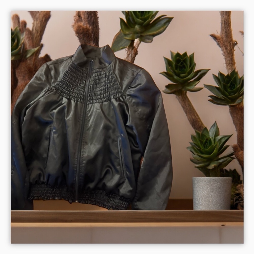 GORGEOUS VTG Satin Bomber Jacket-Shirring Detail Neckline--SzXs-S EUC -🖤 - Picture 9 of 16
